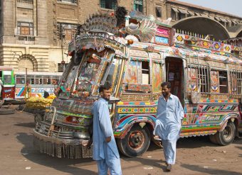 Transportes Publicos no Paquistao